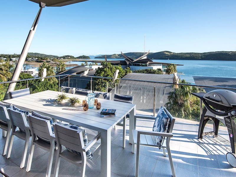 yacht club villa 28 hamilton island